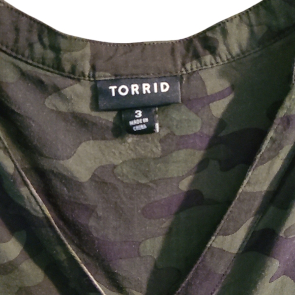 Torrid Camouflage Button Down Top Plus Sz 3 - Picture 2 of 4